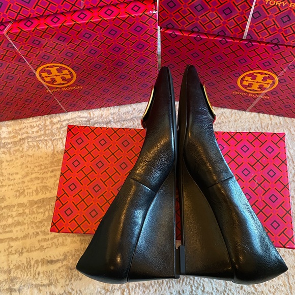 Tory Burch Georgia Black Leather Wedge Pumps - Picture 5 of 11